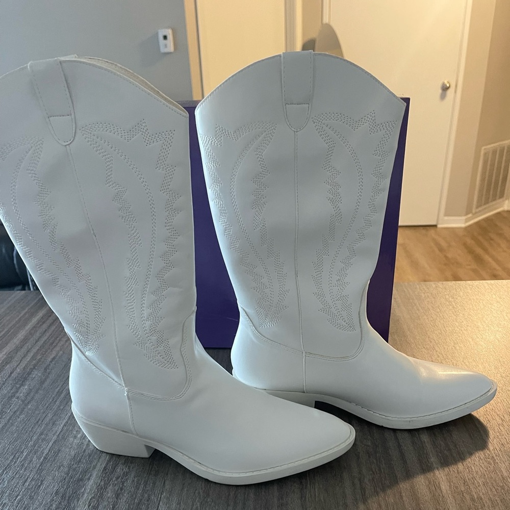 Madden girl, size 9, white
